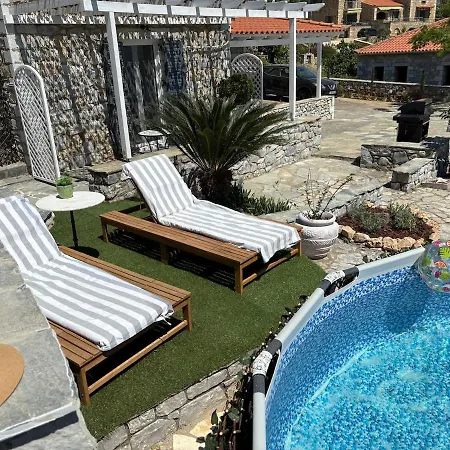 Villa Vista Featuring Amazing Sea Views With Pool, King Bed And Romantic Shower For Two شقة