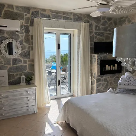 Apartment Villa Vista Featuring Amazing Sea Views With Pool, King Bed And Romantic Shower For Two Mesochorion (Evrytania)